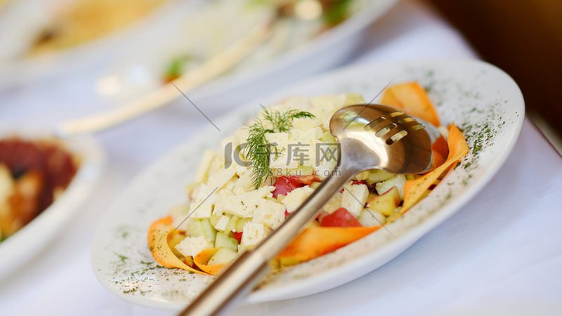 速冻食品配送：价格背后的考量因素